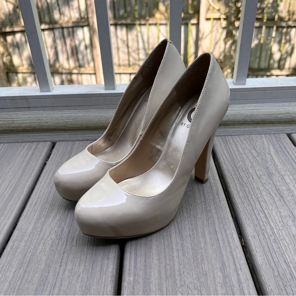 Guess Cream Stiletto Heels - Picture 3 of 11